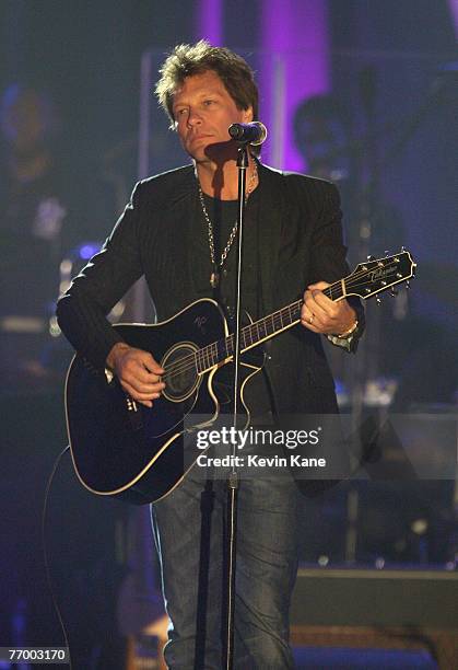 Musician Jon Bon Jovi performs during the VH1 Save The Music Foundation Gala at the Tent at Lincoln Center on September 20, 2007 in New York City.