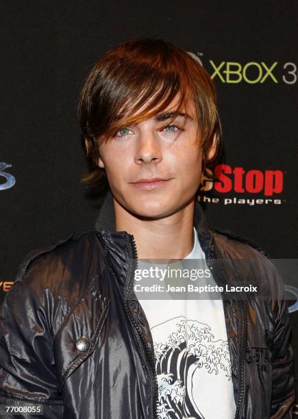 Zac Efron visits GameStop store for the release of "Halo 3" on September 24, 2007 in Universal City, California.
