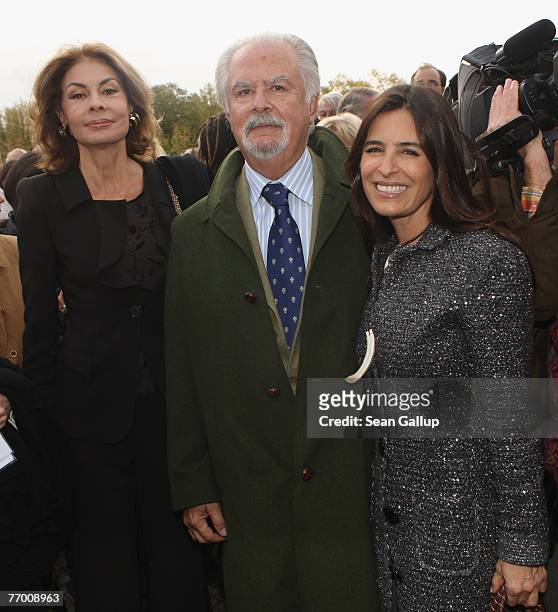 Columbian artist Fernando Botero , his wife Sophia Vari and daughter Lina Botero arrive at the opening of his sculpture show "Botero in Berlin" at...