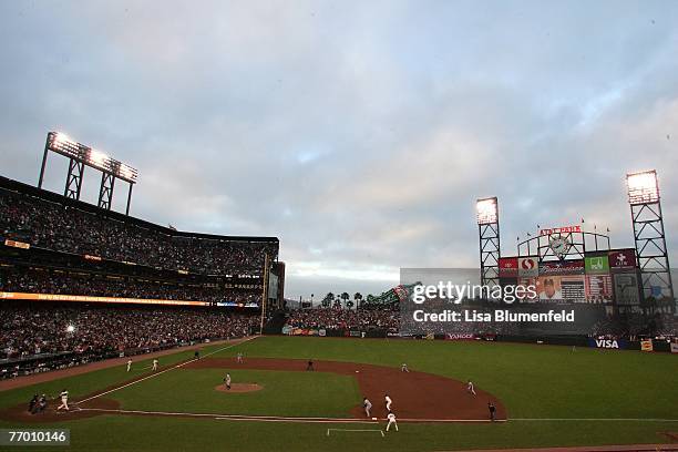 Barry Bonds of the San Francisco Giants at bat against the Washington Nationals during a Major League Baseball game on August 6, 2007 at AT&T Park in...