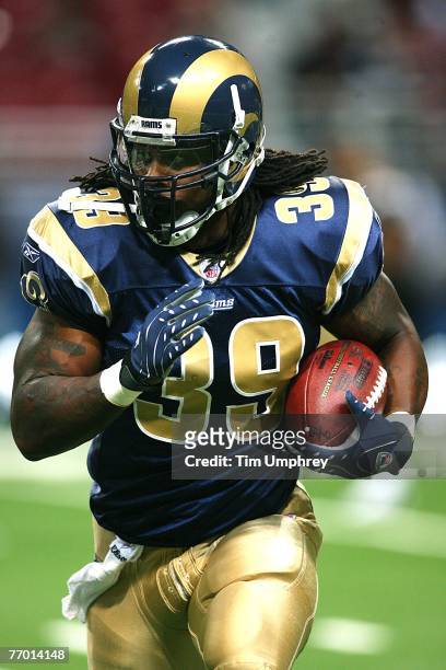 Running back Steven Jackson of the St. Louis Rams runs down field against the San Francisco 49ers at the Edward Jones Dome on September 16, 2007 in...