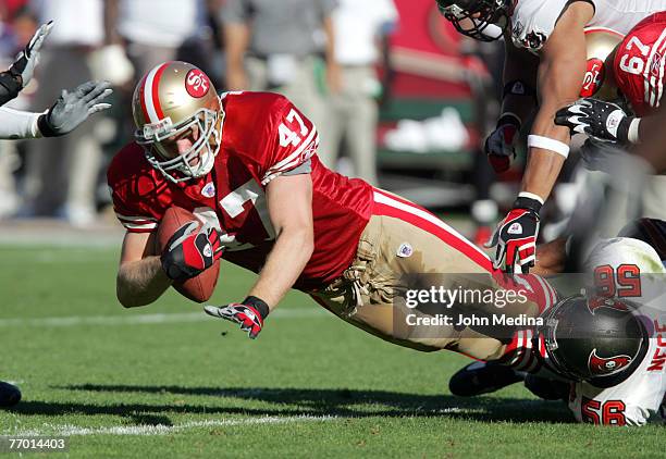 San Francisco rookie tight end Billy Bajema makes a catch during the San Francisco 49ers 15-10 defeat of the Tampa Bay Buccaneers October 30, 2005 at...