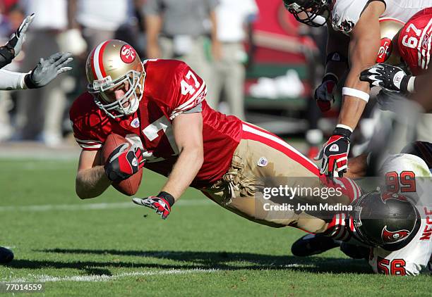 San Francisco rookie tight end Billy Bajema makes a catch during the San Francisco 49ers 15-10 defeat of the Tampa Bay Buccaneers October 30, 2005 at...