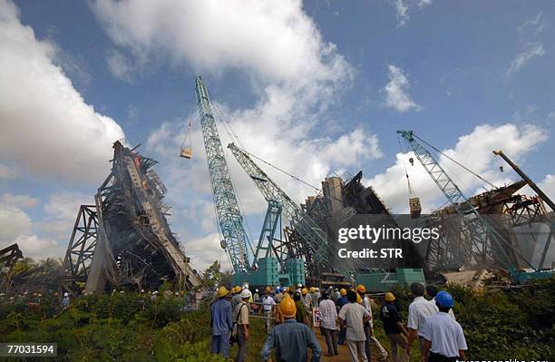 General view of the collapse of the Can Tho bridge under construction in Vietnam's southern province of Vinh Long, 26 September 2007. At least 18...