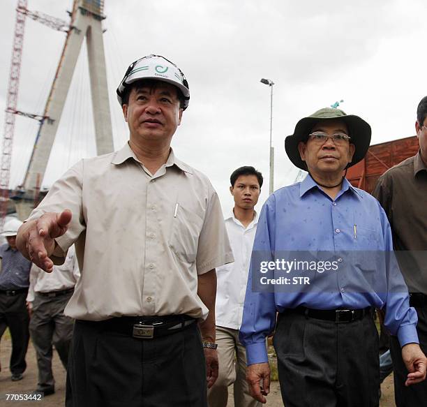 Vietnamese President Nguyen Minh Triet and Minister of Transport Ho Nghia Dung inspect the site of the collapse of the Can Tho bridge under...