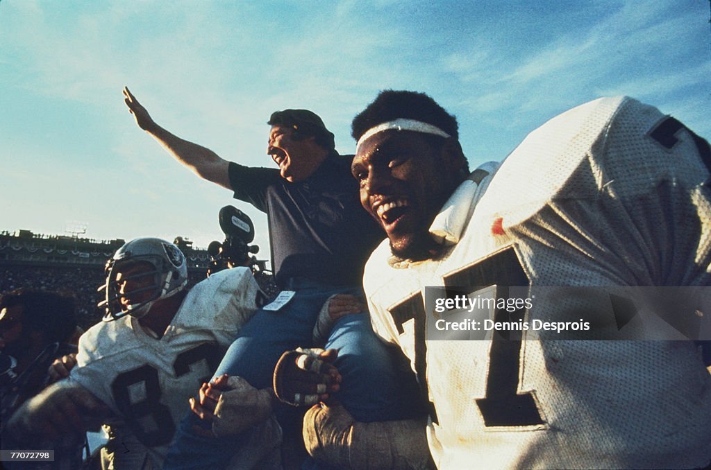 Super Bowl XI - Oakland Raiders vs Minnesota Vikings - January 9, 1977