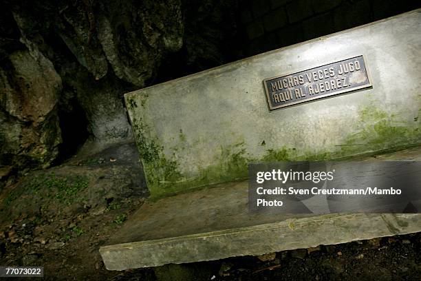 Bench is displayed at the comandancia, headquarters, of Ernesto Che Guevara on September 27, 2007 in La Palma, Cuba. The bench bears a plaque reading...