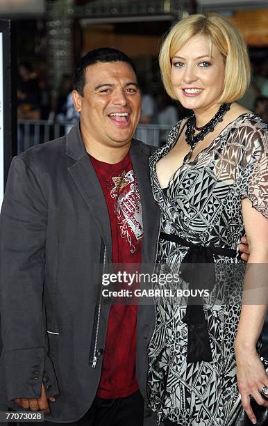 Honduras-born US actor/comedian Carlos Mencia arrives with his wife Amy for the premiere of "The Heartbreak Kid" 27 September 2007 in Los Angeles....