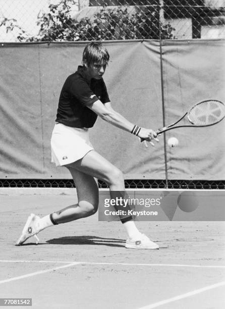 Australian tennis player Chris O'Neil takes part in the French Open at the Roland Garros Stadium in Paris, 30th May 1979.