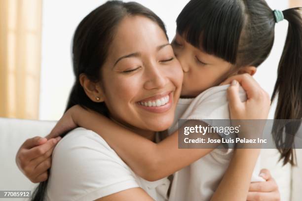 pacific islander mother and daughter hugging - asian mom kid kiss stock-fotos und bilder