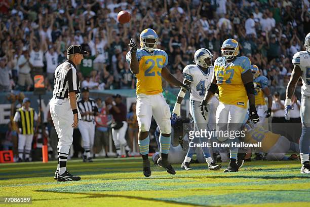 Running back Tony Hunt of the Philadelphia Eagles celebrates a touchdown during the game against the Detroit Lions on September 23, 2007 at Lincoln...