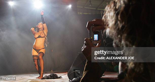 Florence Panoussian Miss Nude Australia strip dances on stage during South Africa's first ever sex exhibition, "Sexpo," 27 September 2007 in Midrand,...