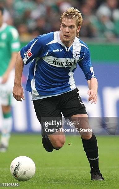 Thorben Marx of Bielefeld runs with the ball during the Bundesliga match between Werder Bremen and Arminia Bielefeld at the Weser stadium on...