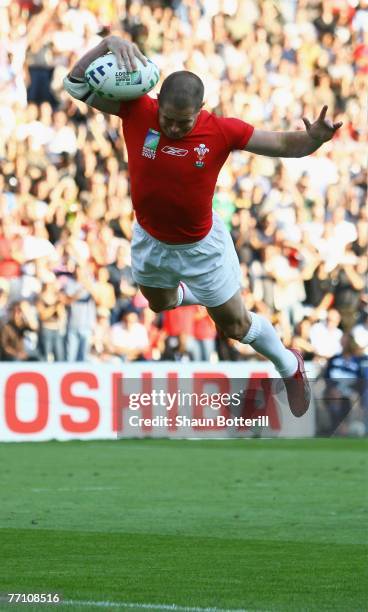 Shane Williams of Wales dives over to score his team's second try during the Rugby World Cup 2007 Pool B match between Wales and Fiji at the Stade de...