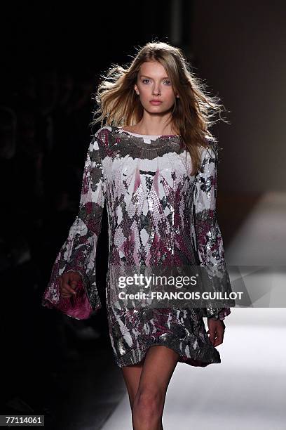 Model presents a creation by Christophe Decarnin for Balmain during the Spring/Summer 2008 ready-to-wear collection show in Paris, 30 September 2007....