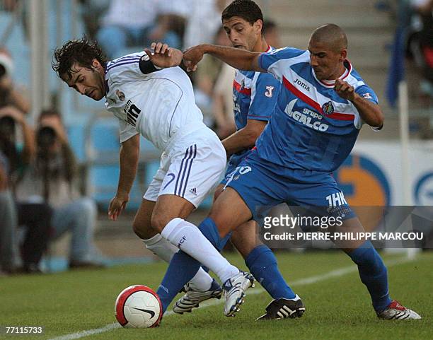 Real Madrid's Spanish forward Raul vies with Getafe's Argentinian defender Cata Diaz during their Liga football match at Coliseum Alfonso Perez in...