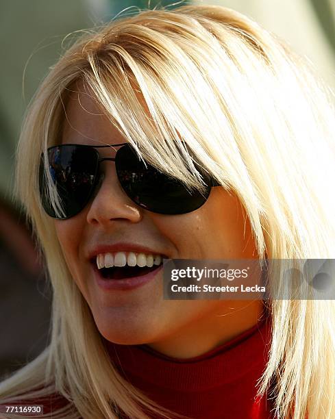 Elin Woods watches the play of her husband Tiger Woods of the U.S. Team during the final day singles matches at The Presidents Cup at The Royal...