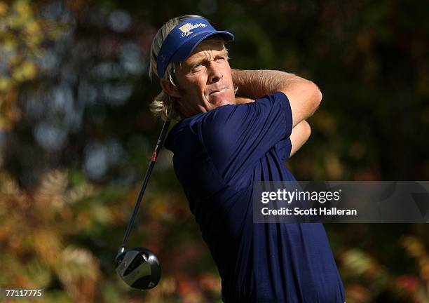 Stuart Appleby of the International team hits his tee shot on the fourth hole during the final day singles matches at The Presidents Cup at The Royal...