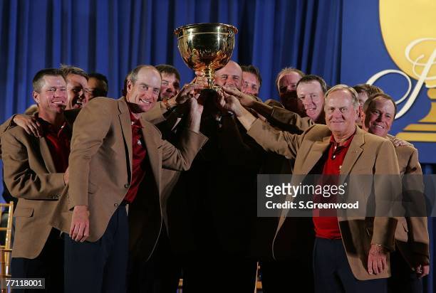 The U.S. Team poses at the closing ceromonies after defeating the International Team 19.5 to 14.5 at The Presidents Cup at The Royal Montreal Golf...