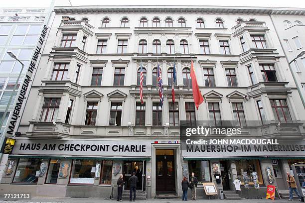 Checkp Point Charlie Inages 119 House At The Checkpoint Charlie Stock Photos, High-Res Pictures ...