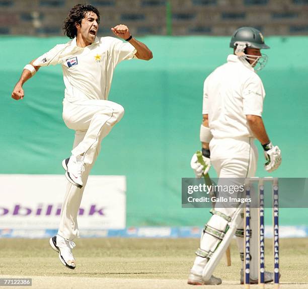 Umar Gul celebrates the wicket of Herschelle Gibbs during day one of the first Test match series between Pakistan and South Africa on October 1, 2007...