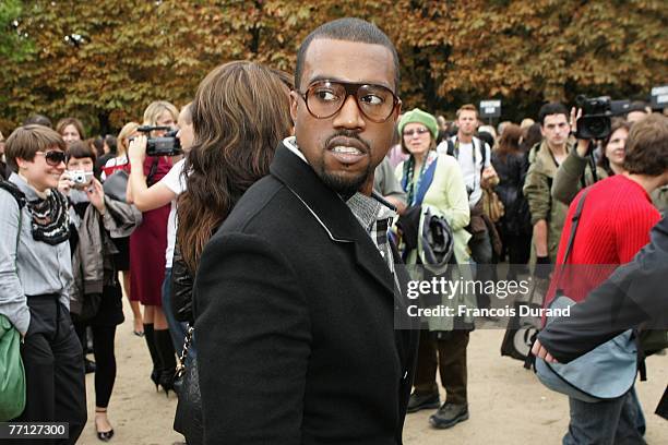 Rapper Kanye West arrives to attend the Christian Dior Fashion show during the Sping/ Summer 08 fashion week on October 1, 2007 in Paris, France.