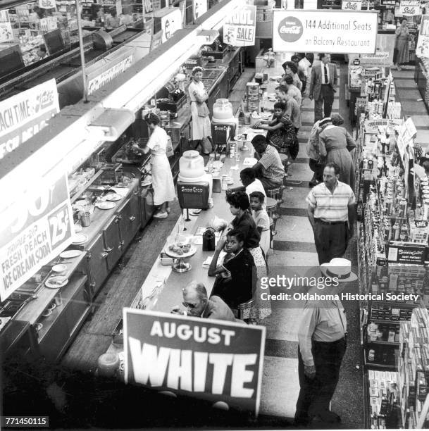Civil Rights sit-in led by Clara Luper to desegregate the lunch counter at Katz Drug Store at Main and Robinson in downtown Oklahoma City, Oklahoma,...