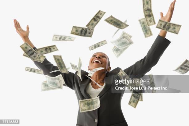 african american businesswoman throwing money in the air - artículos de lotería fotografías e imágenes de stock