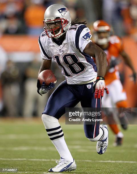 Donte Stallworth of the New England Patriotsruns with the ball against the Cincinnati Bengals during the NFL game on October 1, 2007 at Paul Brown...