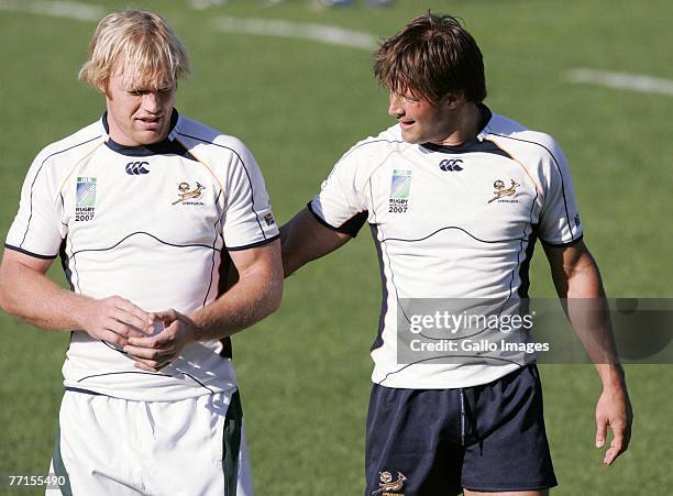 Schalk Burger and Bob Skinstad during the South Africa training session at the Stade Jean Bouin on October 2, 2007 in Marseille, France