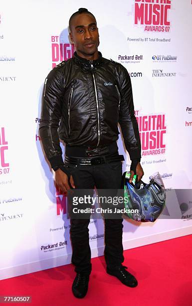 Alex Webbe arrives at the BT Digital Music Awards at the Roundhouse on October 2, 2007 in London, England.