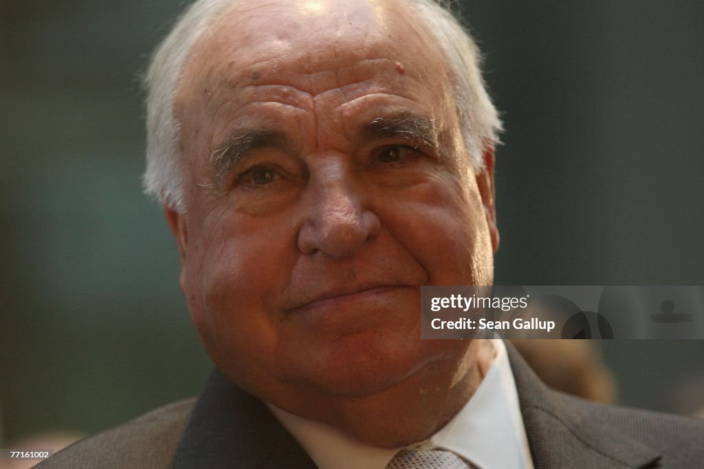 Helmut Kohl Bust Unveiling