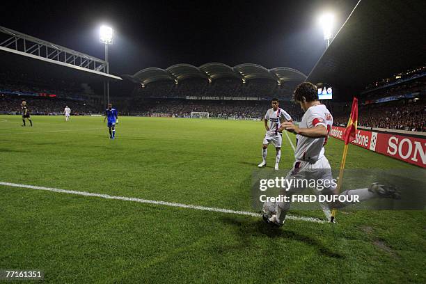 Lyon's midfielder Juninho Pernambucano kicks a corner during the UEFA Champions League Group E match Lyon vs Glasgow Rangers at Gerland' Stadium, in...