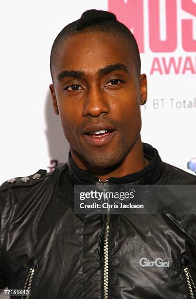 Alex Webbe arrives at the BT Digital Music Awards at the Roundhouse on October 2, 2007 in London, England.