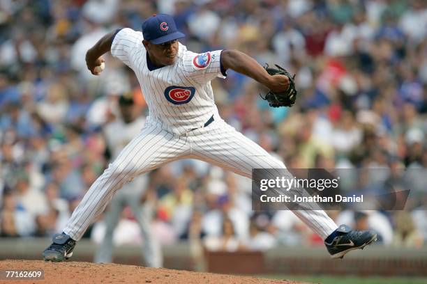 Carlos Marmol of the Chicago Cubs delivers the ball in the 7th inning against the Pittsburgh Pirates at Wrigley Field September 21, 2007 in Chicago,...