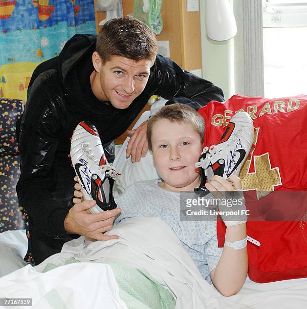 Liverpool captain Steven Gerrard poses with 10 year old Jamie Hellawell at Liverpool's Alder Hey Hospital, following a road traffic collision in...