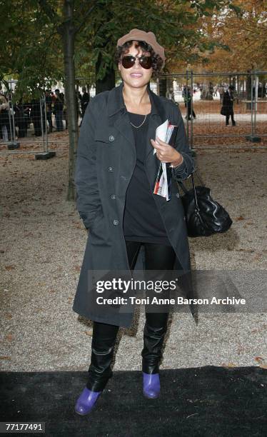 Singer Victor Lazlo arrives at the Christian Lacroix Fashion Show on October 3rd, 2007 in Paris.
