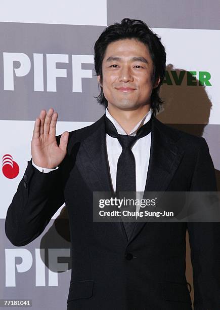Actror Ji Jin-Hee arrives at the opening ceremony of the 12th Pusan International Film Festival on October 4, 2007 in Pusan, South Korea.The...