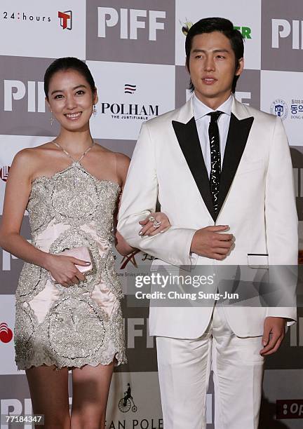 Actress Lee So-Yeon and actor Lee Jung-Jin arrive at the opening ceremony of the 12th Pusan International Film Festival October 4, 2007 in Pusan,...