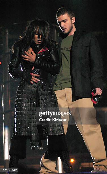 Janet Jackson and Justin Timberlake performs during the half - time show at Super Bowl XXXVIII