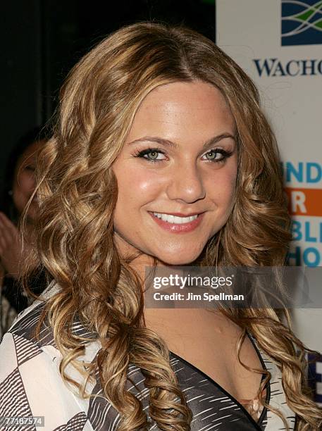 1.216 Lauren Collins Fotos und hochauflösende Bilder Getty Images