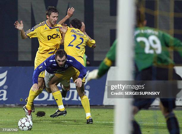 Goalkeeper Olexandr Gorianov, Milan Obradovic and Vitalie Bordian of Metalist FC fight for a ball with James MacFadden of Everton FC during a...