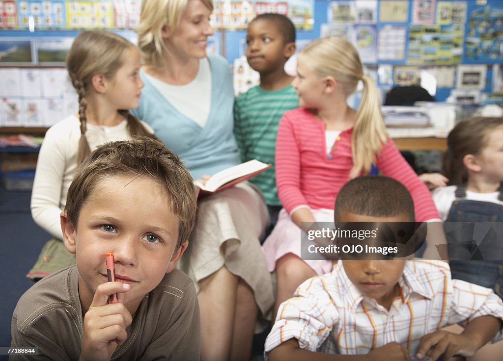 Studenti in aula con l'insegnante
