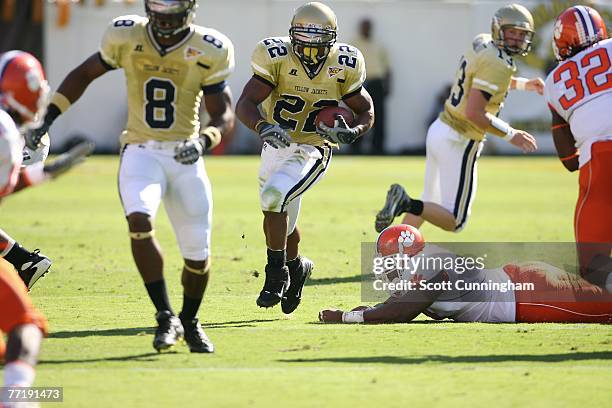 Tashard Choice of the Georgia Tech Yellow Jackets carries the ball against the Clemson Tigers at Bobby Dodd Stadium on September 29, 2007 in Atlanta,...