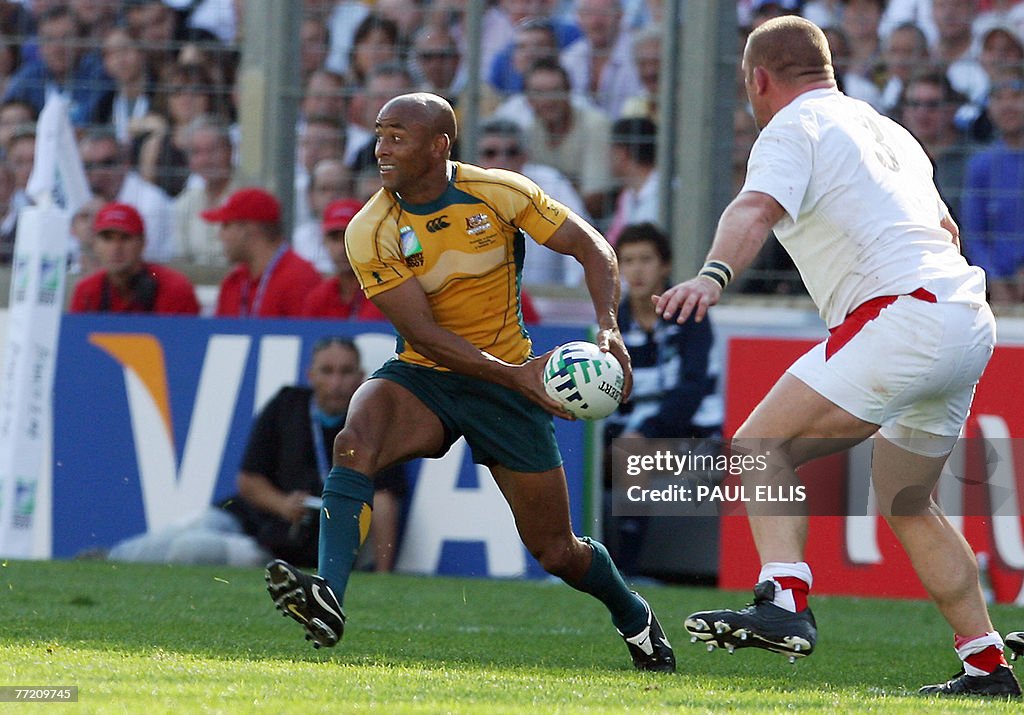 Australia's scrum-half George Gregan (L)