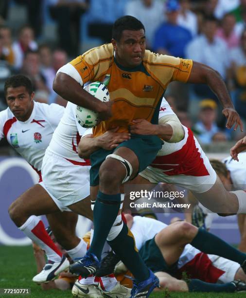 Wycliff Palu of Australia surges forward during the Quarter Final of the Rugby World Cup 2007 between Australia and England at the Stade Velodrome on...
