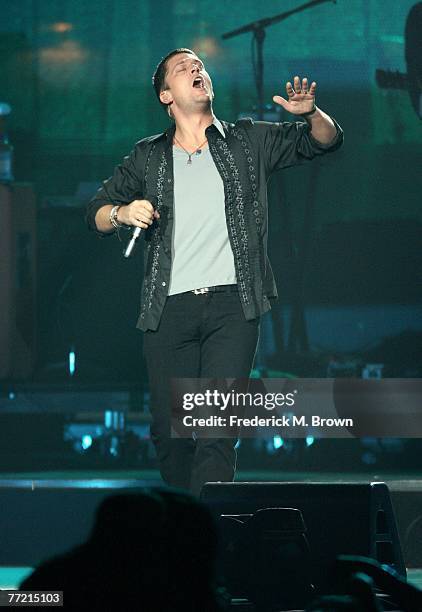 Singer Rob Rob Thomas Singer Photos and Premium High Res Pictures - Getty Images