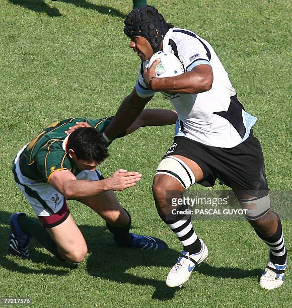 South Africa's center Jaque Fourie tries to tackle Fiji's flanker Akapusi Qera during the rugby union World Cup quarter final match South-Africa...