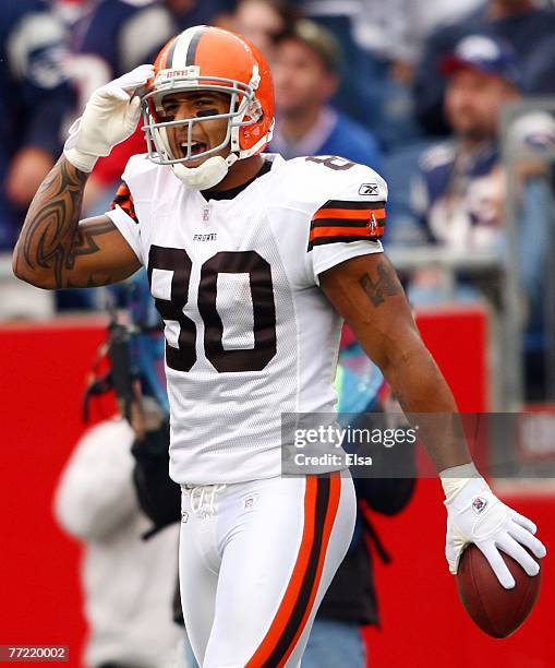 Kellen Winslow of the Cleveland Browns celebrates his touchdown in the fourth quarter against the New England Patriots on October 7, 2007 at Gillette...