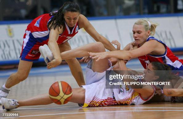 Russian Ekaterina Demagina, Spain's Isabel Sanchez and Russian Maria